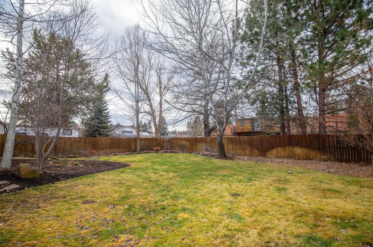 20246 Gaines Ct - Photo 2 of 13