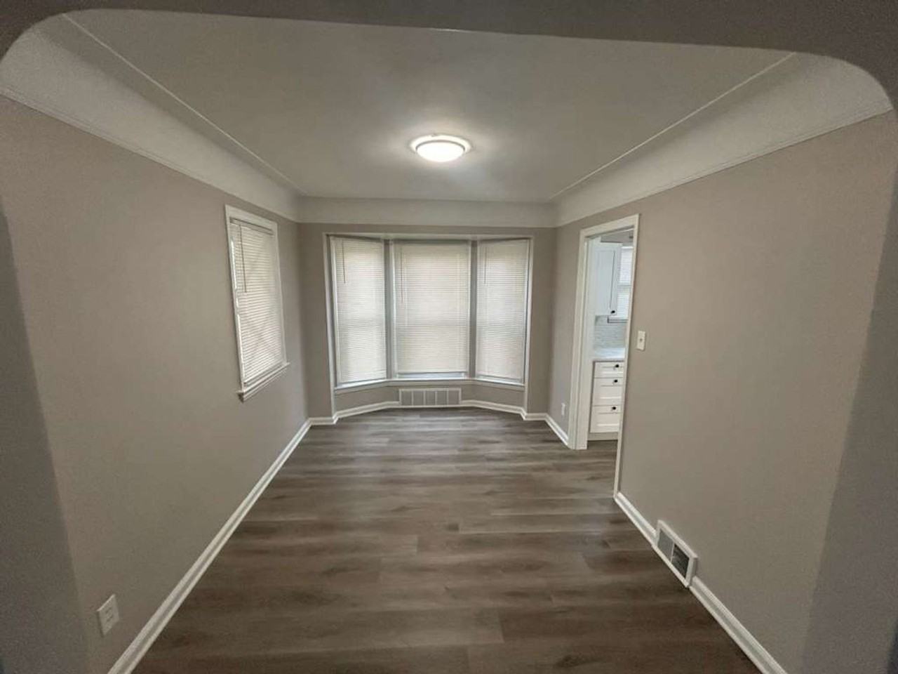 16119 Harlow St - Photo 4 of 20