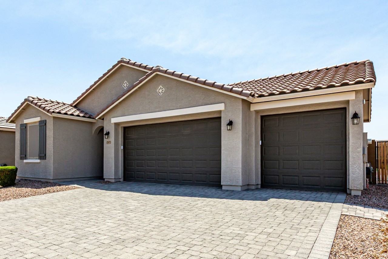 17973 W Ashley Dr - Photo 4 of 35