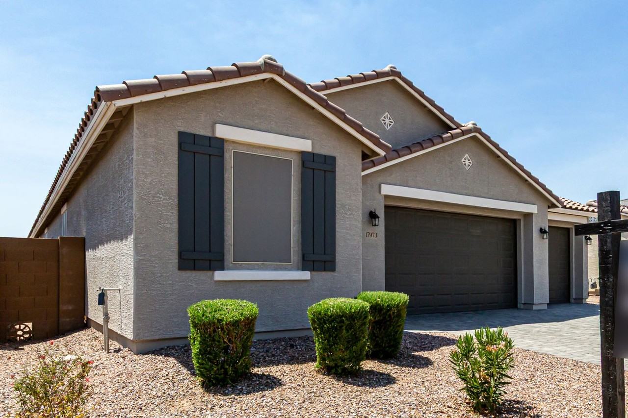 17973 W Ashley Dr - Photo 6 of 35