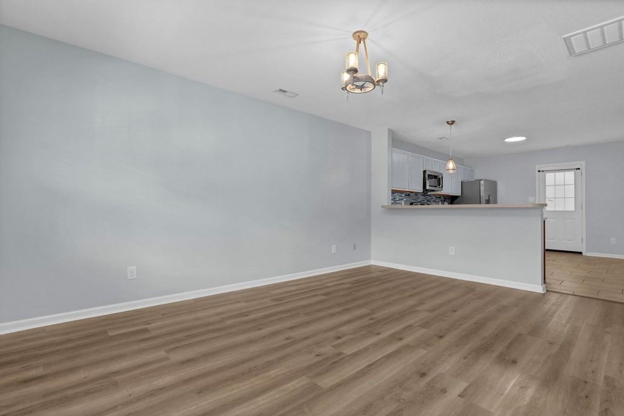 1404 Old Folkstone Rd - Photo 3 of 27