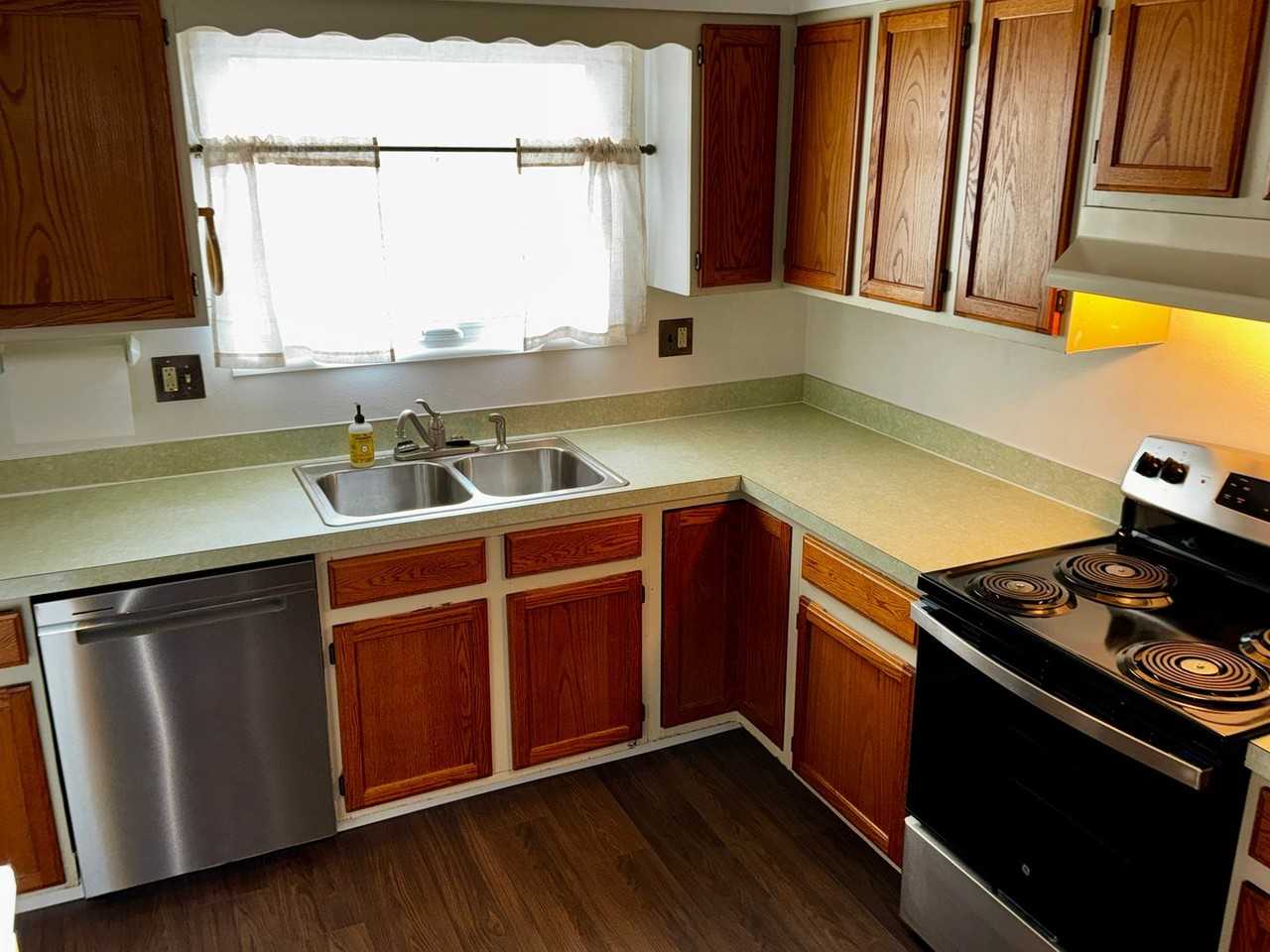 2912 Radcliff Cir - Photo 2 of 37