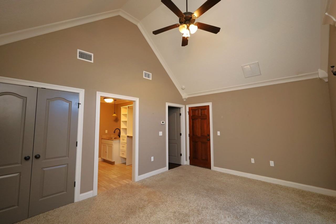 4015 Cane Mill Cir - Photo 6 of 22