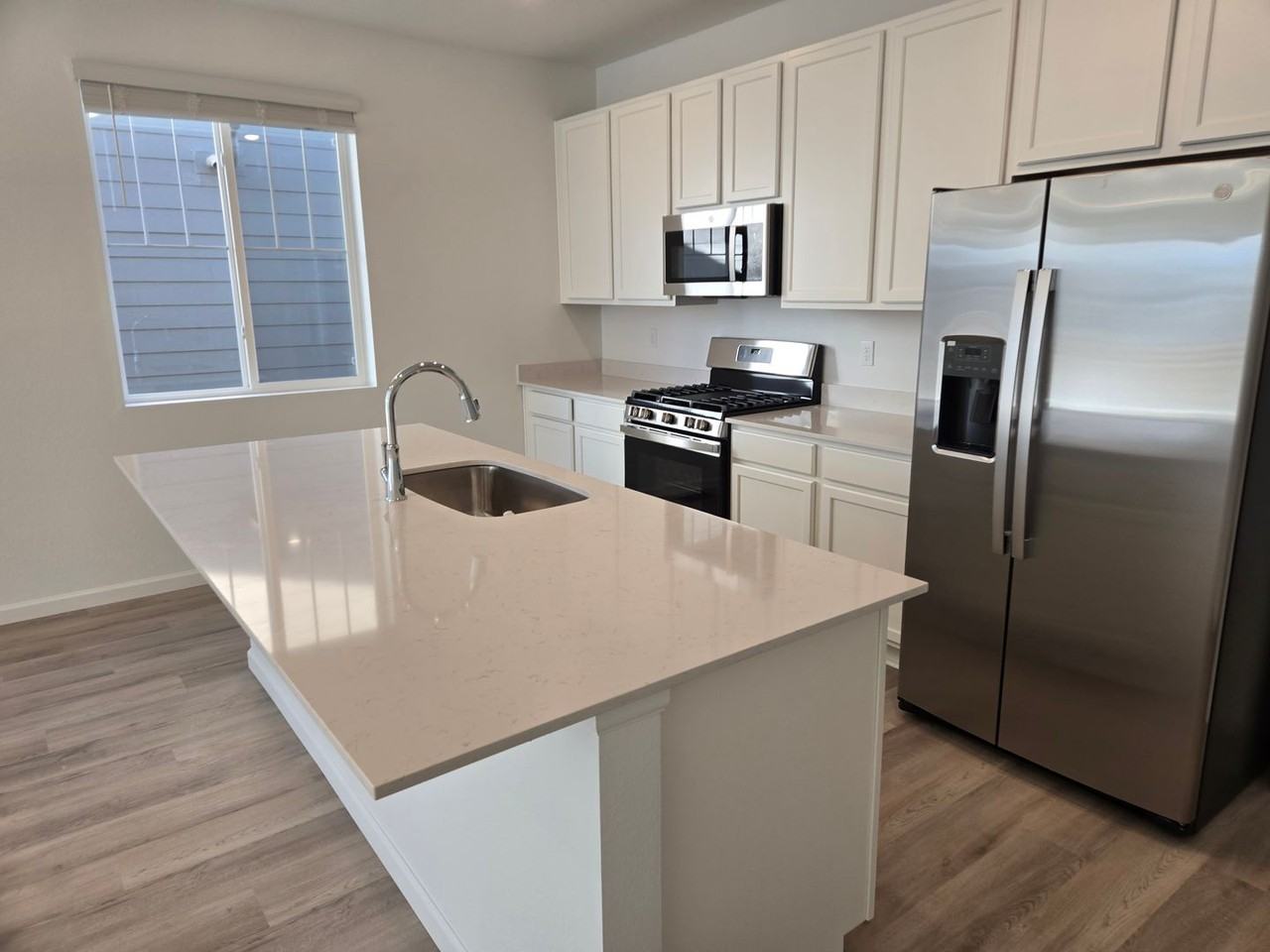 24700 E 42nd Ave - Photo 3 of 26