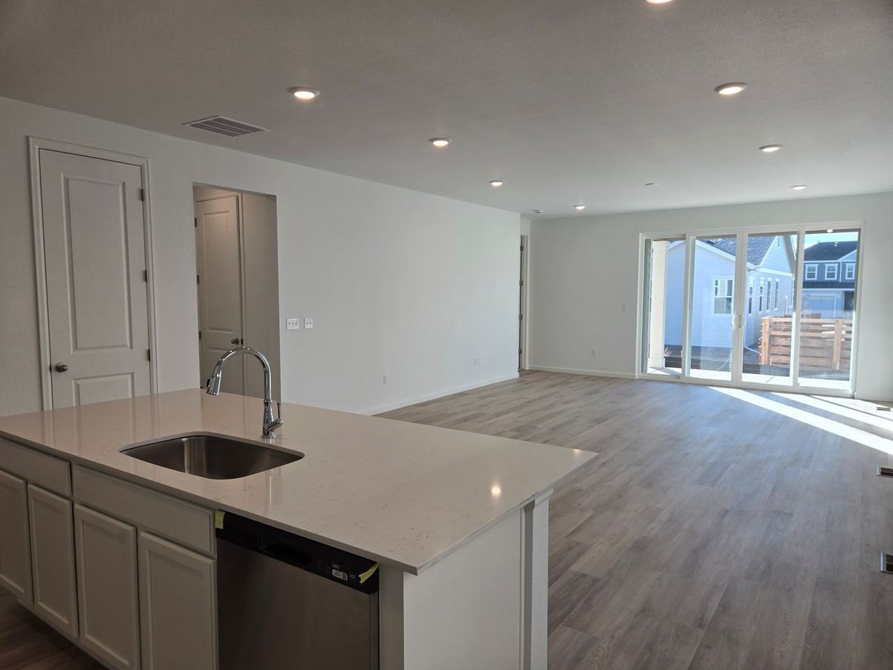 24700 E 42nd Ave - Photo 5 of 26