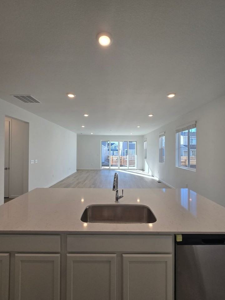 24700 E 42nd Ave - Photo 7 of 26