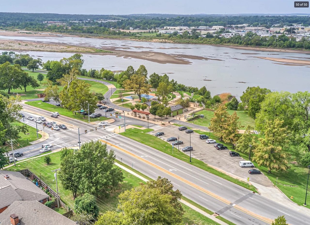 3907 S Madison Ave - Photo 4 of 50