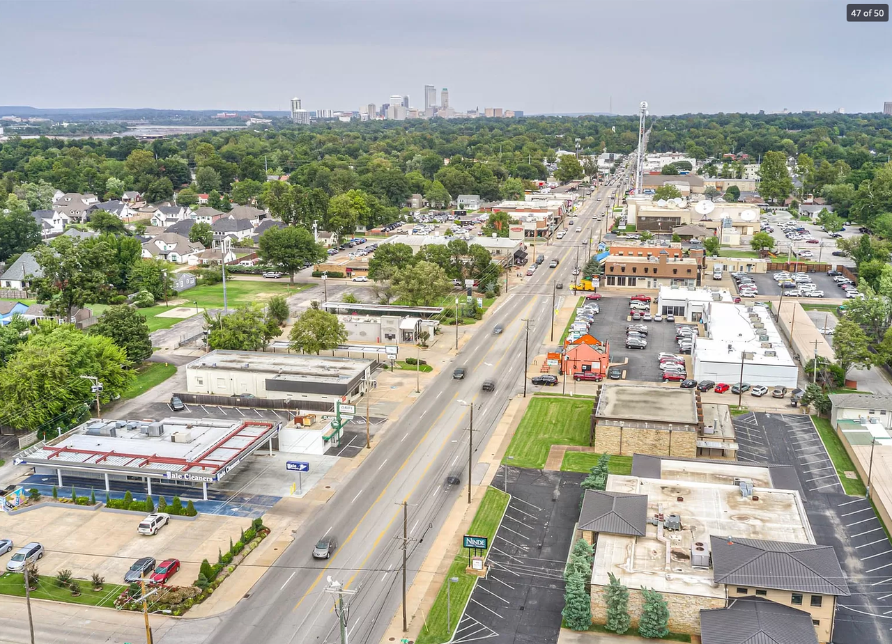 3907 S Madison Ave - Photo 7 of 50