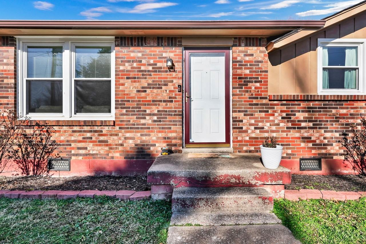 215 Aster Dr - Photo 2 of 31