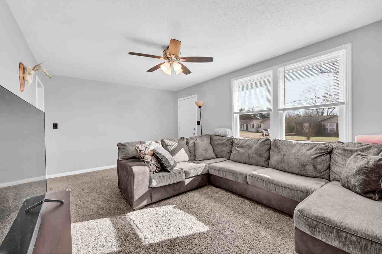 215 Aster Dr - Photo 6 of 31