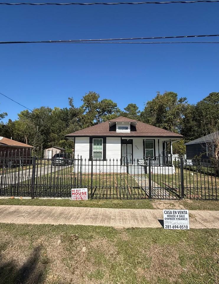 8407 Carolwood Dr - Photo 2 of 17