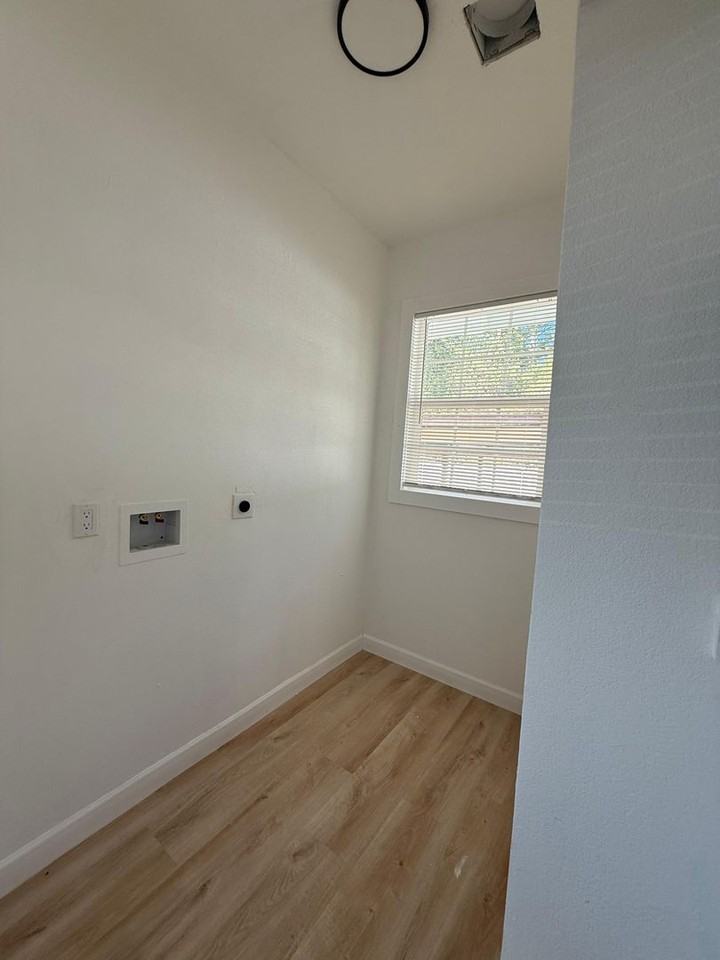 8407 Carolwood Dr - Photo 7 of 17