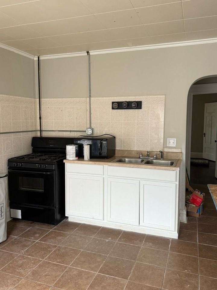 1132 Monroe Ave - Photo 2 of 12