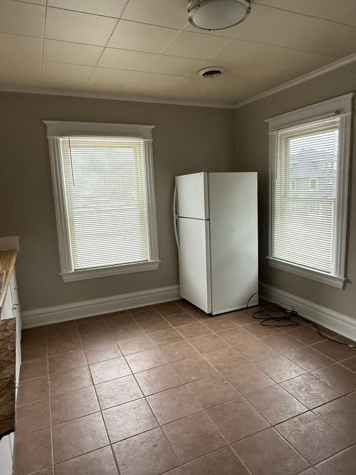 1132 Monroe Ave - Photo 4 of 12