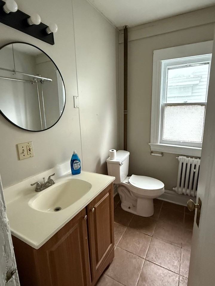 1132 Monroe Ave - Photo 5 of 12
