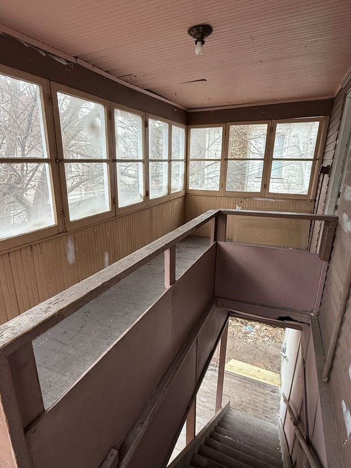 1132 Monroe Ave - Photo 6 of 12