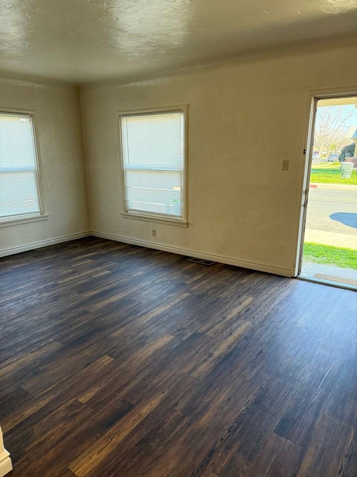 628 Park Ave - Photo 2 of 8