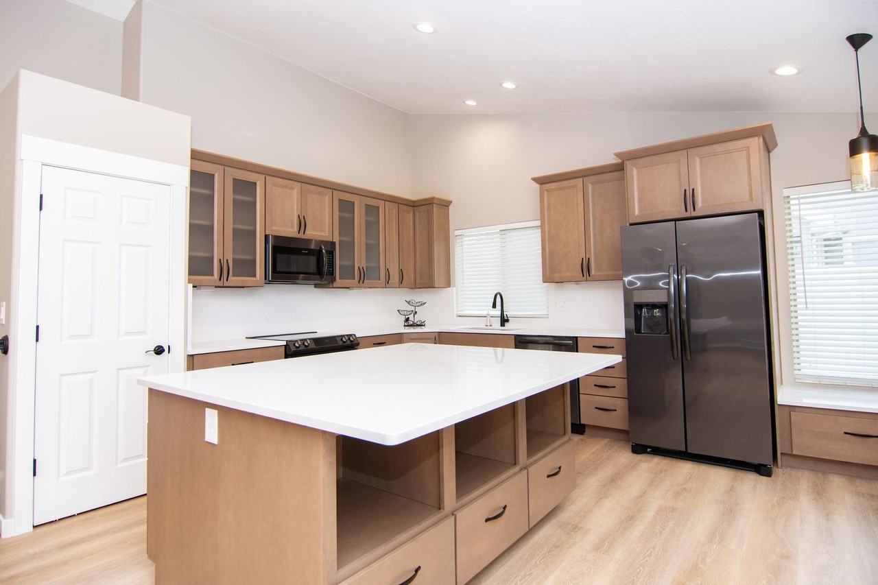 2443 S 200 W - Photo 5 of 48