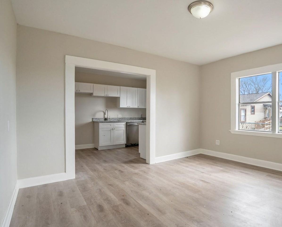 406 Bardash St - Photo 3 of 14