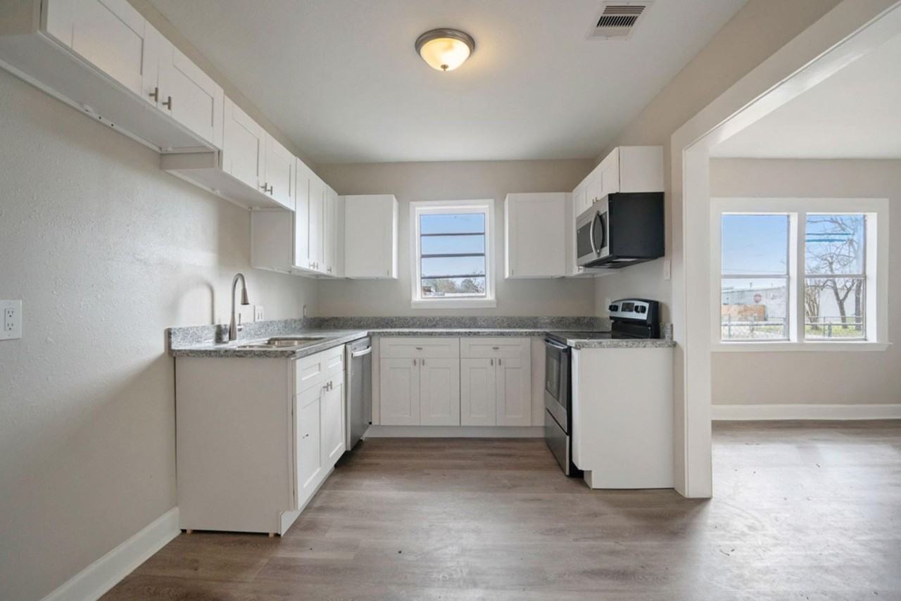 406 Bardash St - Photo 4 of 14