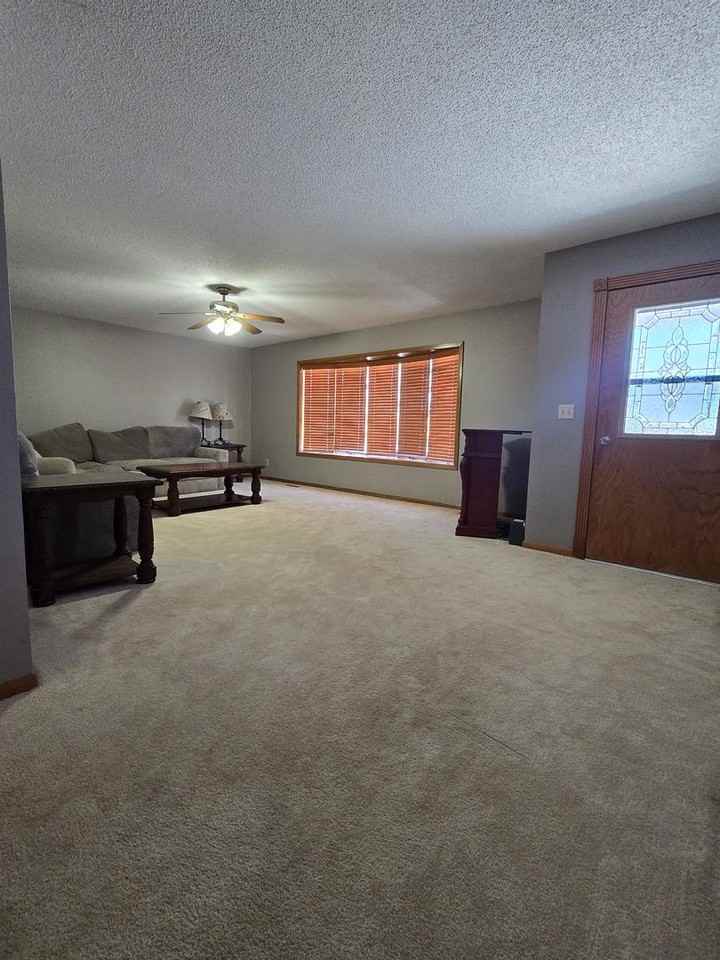 1521 W University Ave - Photo 3 of 20