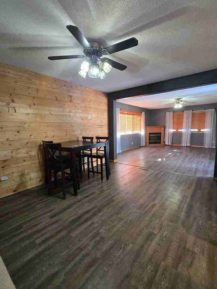 1521 W University Ave - Photo 4 of 20