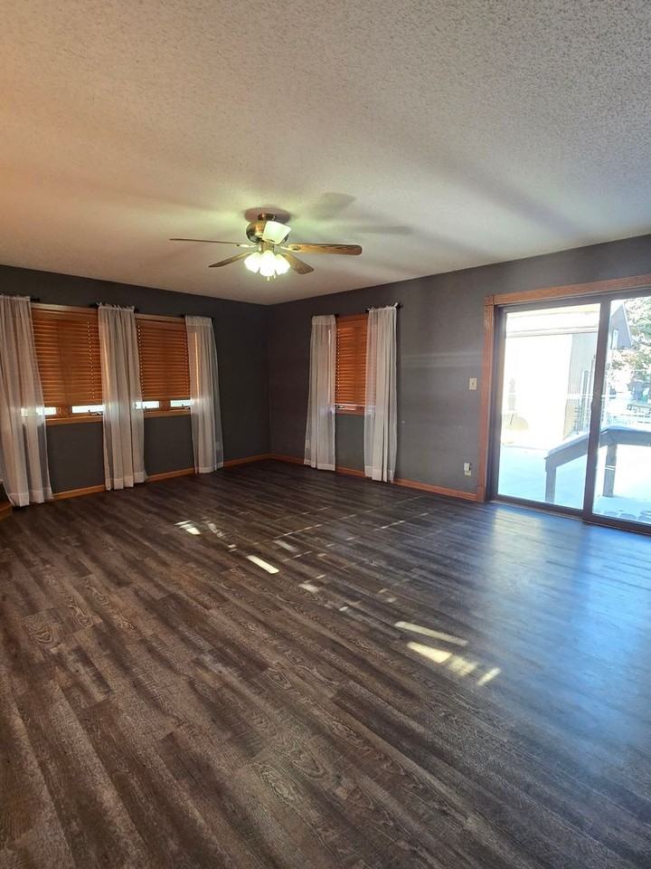 1521 W University Ave - Photo 6 of 20