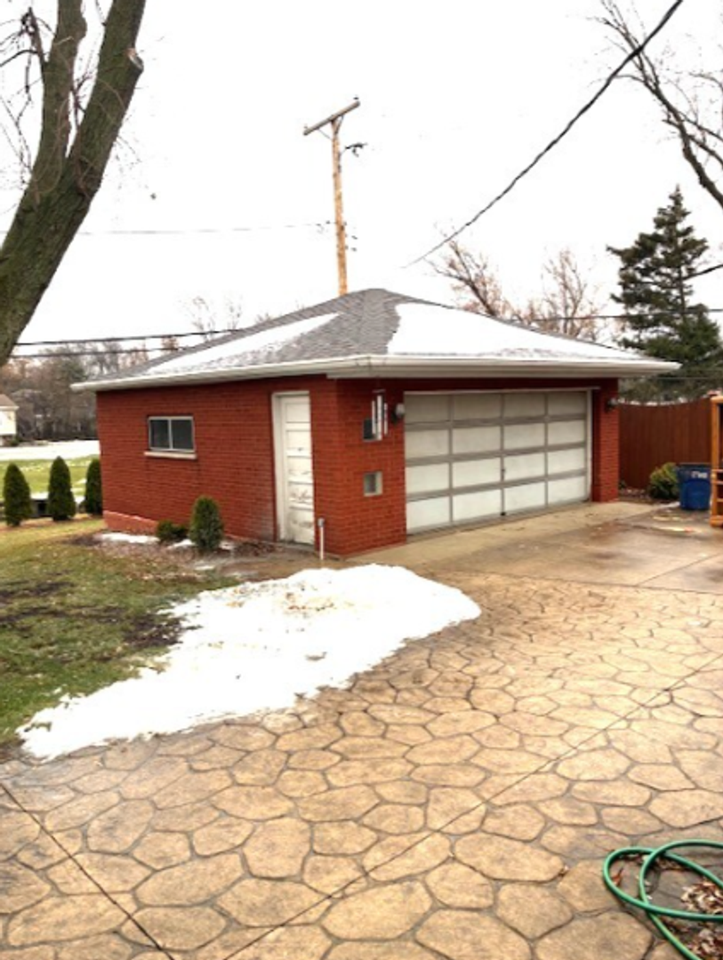 281 Terry Ln - Photo 2 of 12