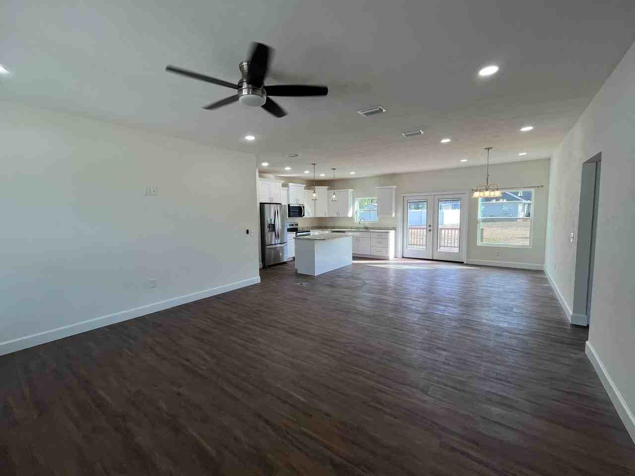 200 Sw Rose Pointe Pl - Photo 2 of 17