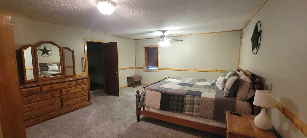 1160 W Elm St - Photo 5 of 9