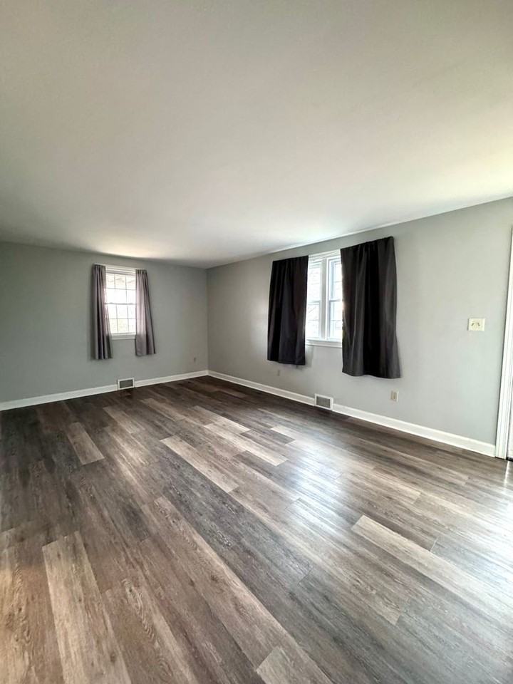 294 W Elizabeth St - Photo 5 of 10