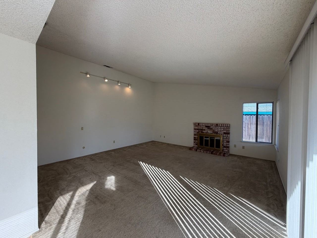 876 Shellwood Way - Photo 4 of 16