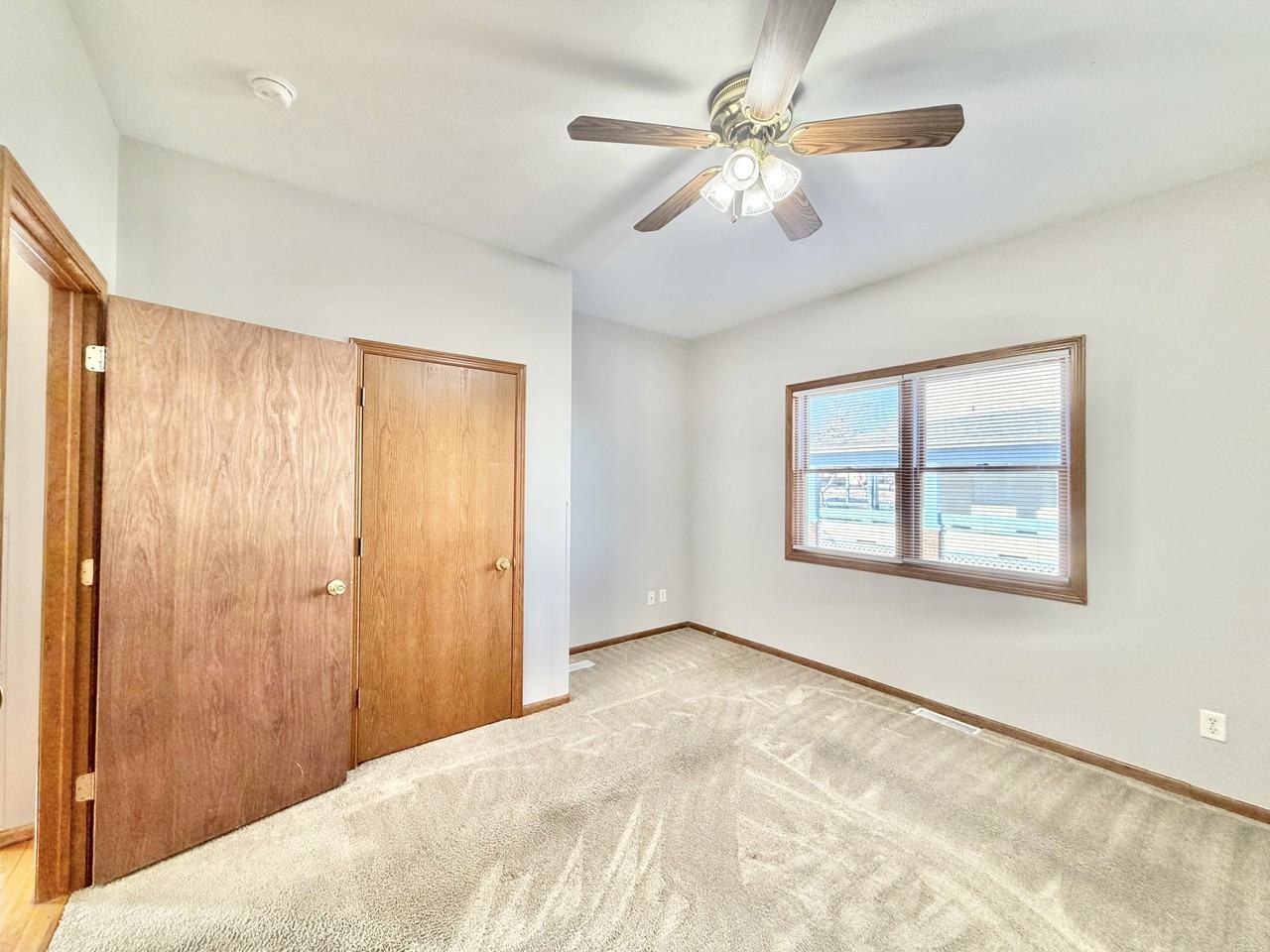 167 S Jackson St - Photo 4 of 26