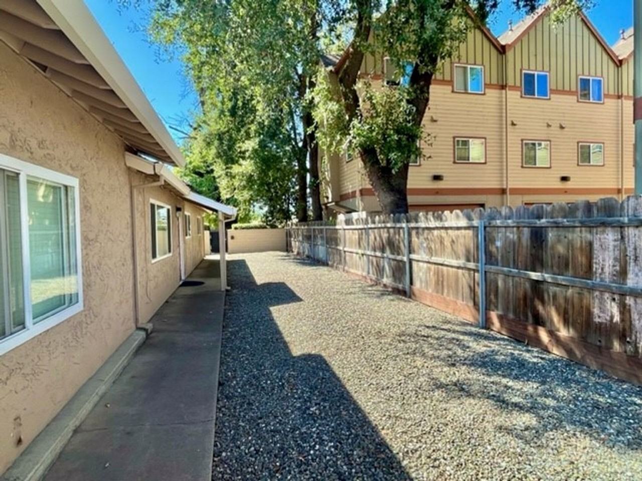 515 Oak St - Photo 6 of 25