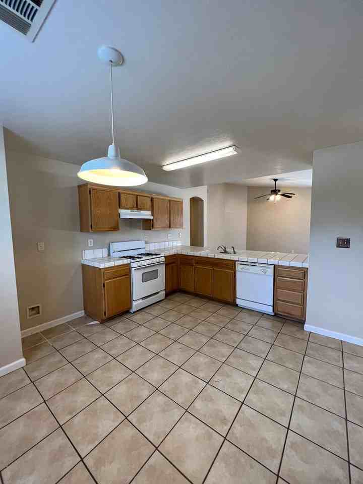 6204 Straub Ln - Photo 5 of 24