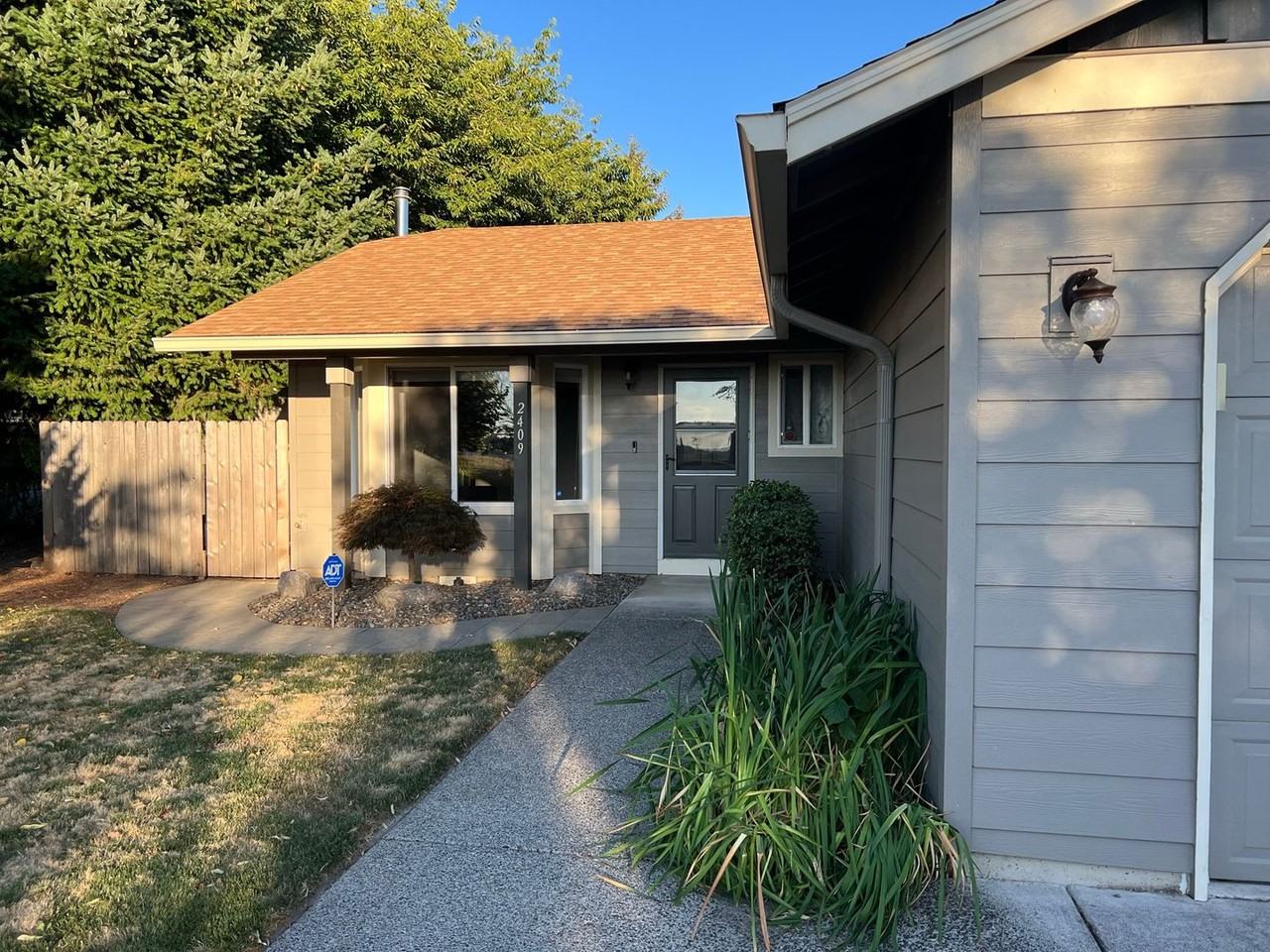 2409 Laframbois Rd - Photo 3 of 46