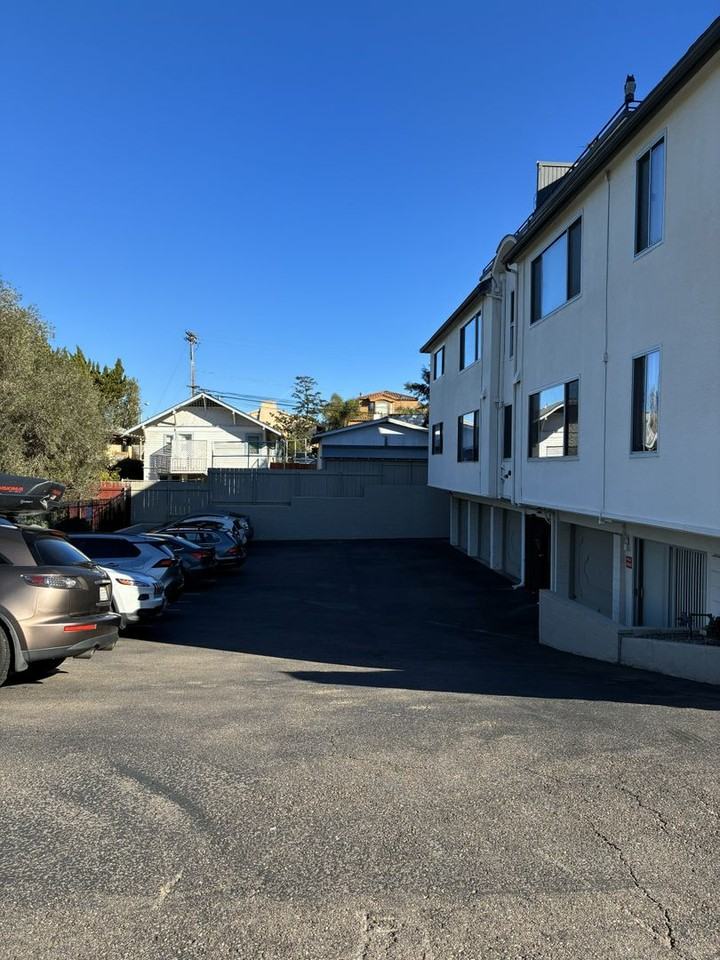 Versailles Apts. - Photo 6 of 14