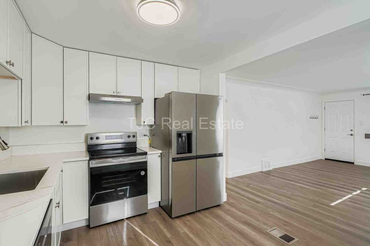 429 Harrison St - Photo 5 of 11