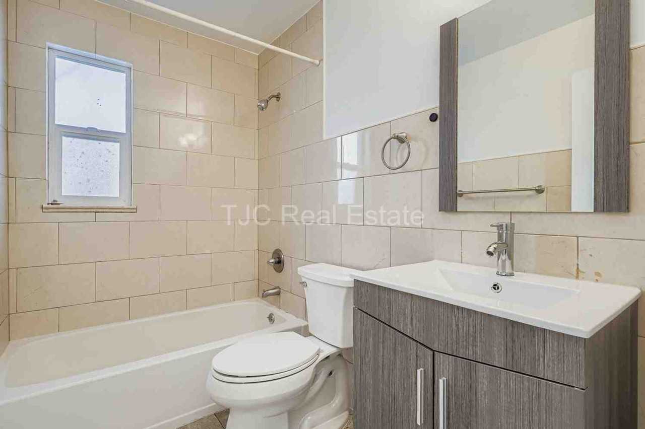 429 Harrison St - Photo 7 of 11