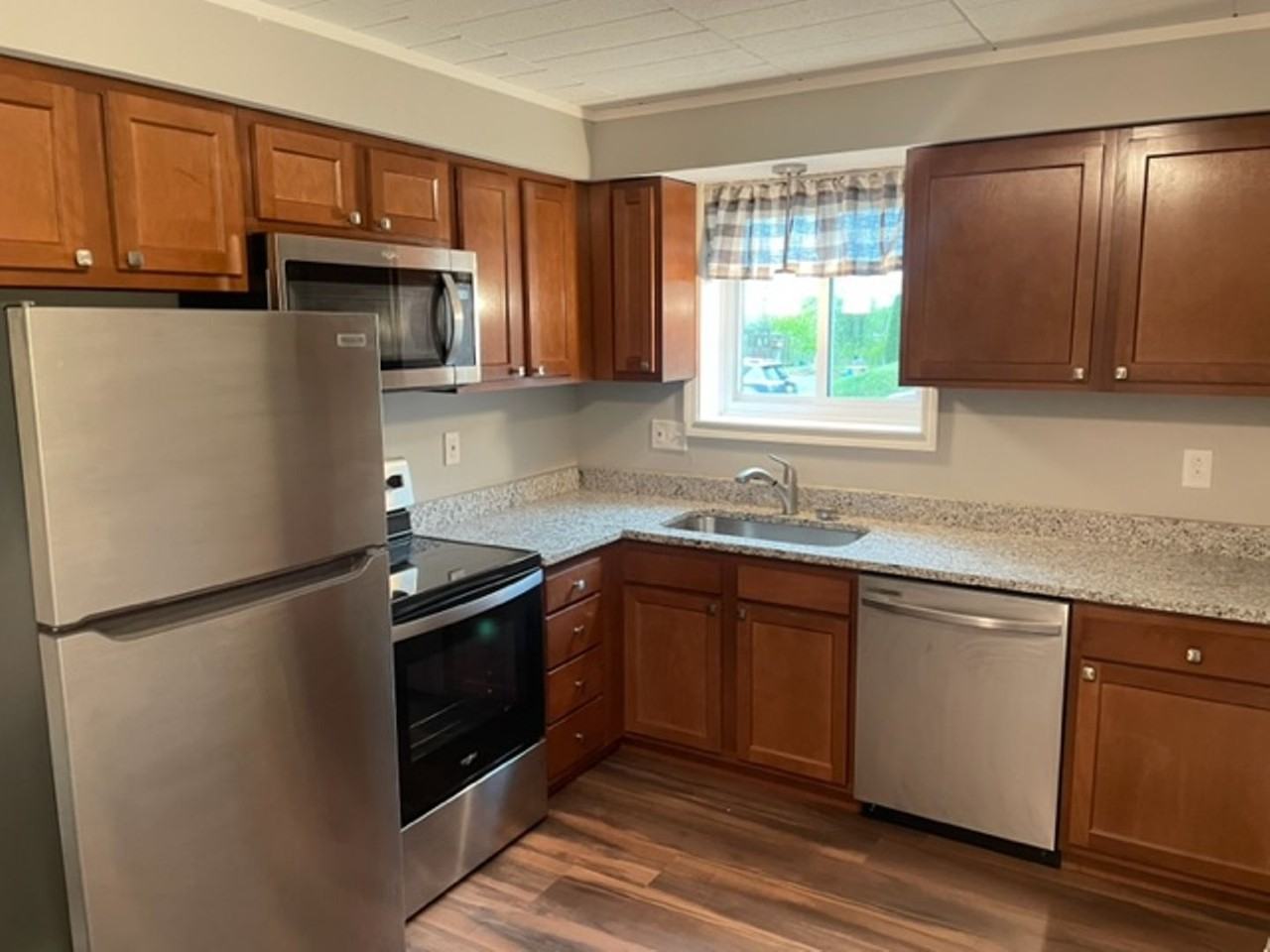 231 Irwin Ave - Photo 5 of 20