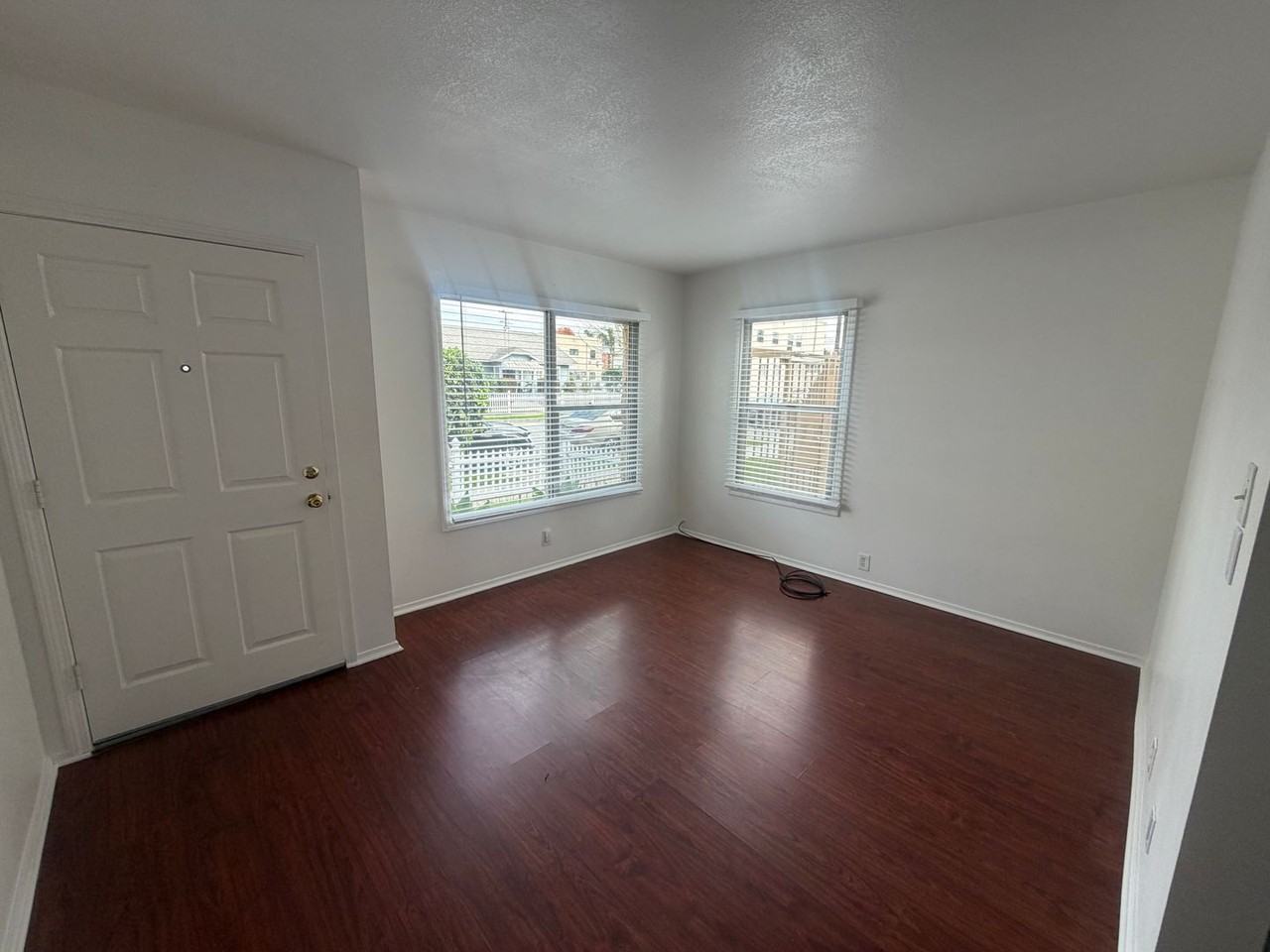 1019 - Photo 7 of 34