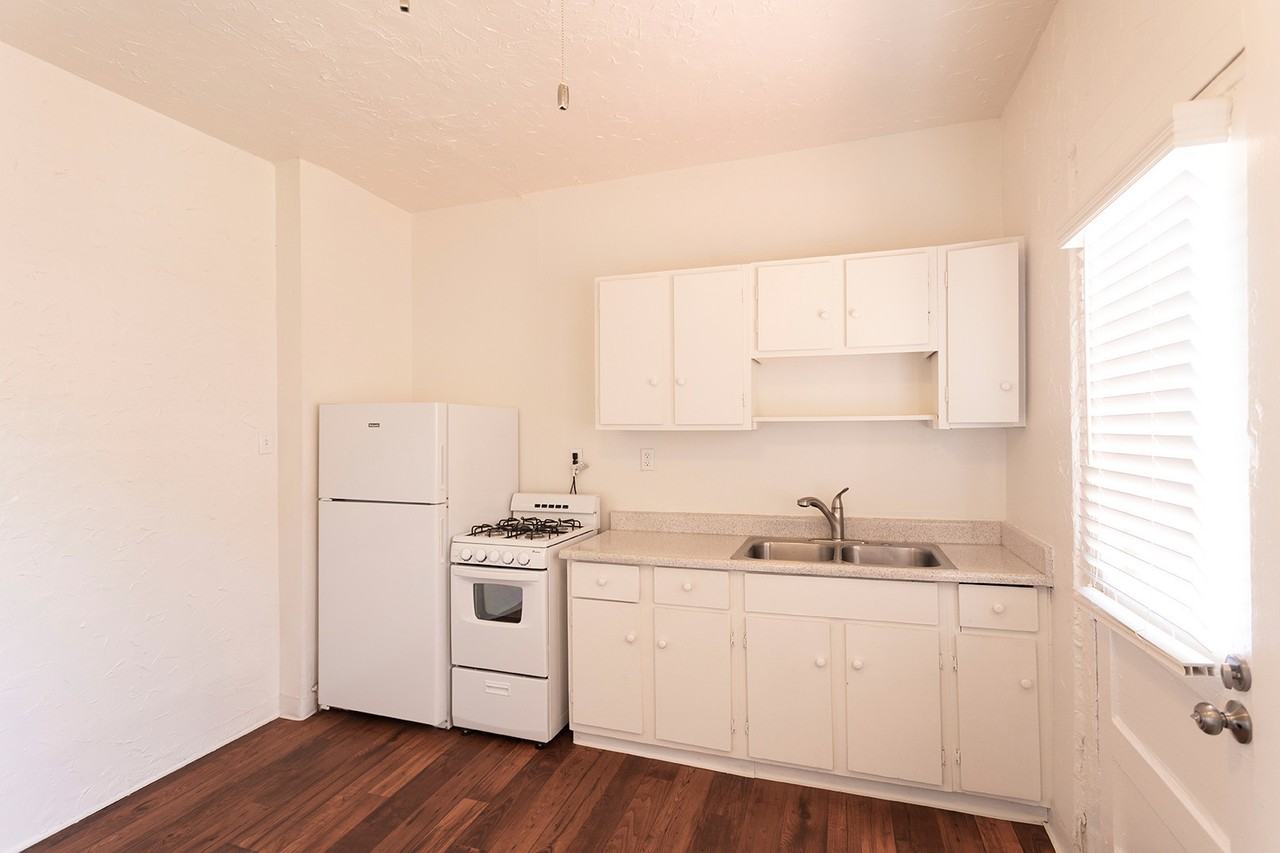 4925 Del Mar Ave - Photo 3 of 8