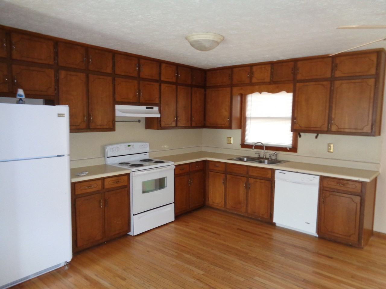 112 Vincent Ave - Photo 3 of 18