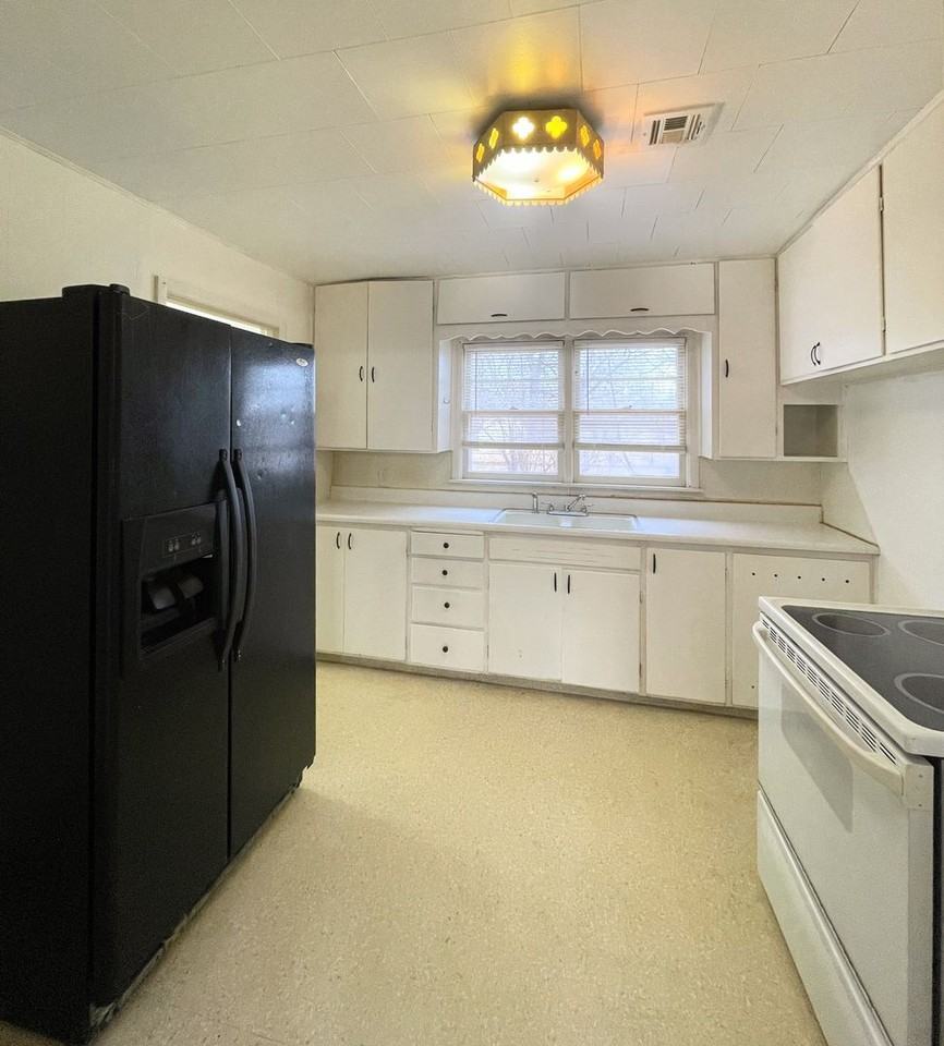 2006 Cone St - Photo 4 of 12