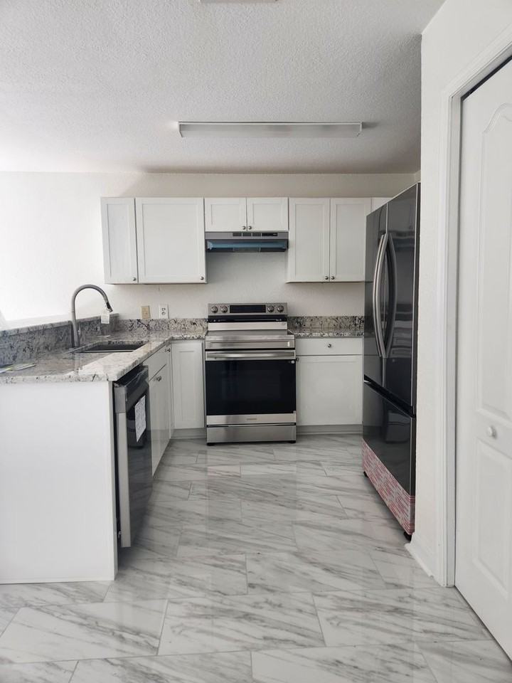 794 Squirrel Ct - Photo 3 of 20