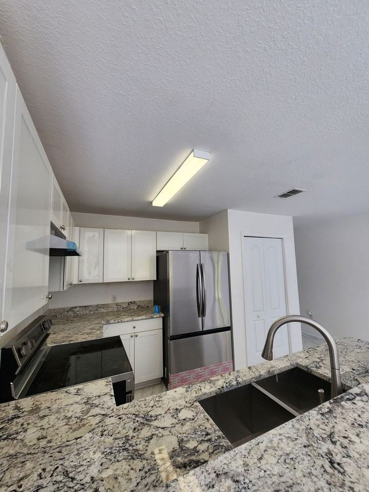 794 Squirrel Ct - Photo 2 of 20