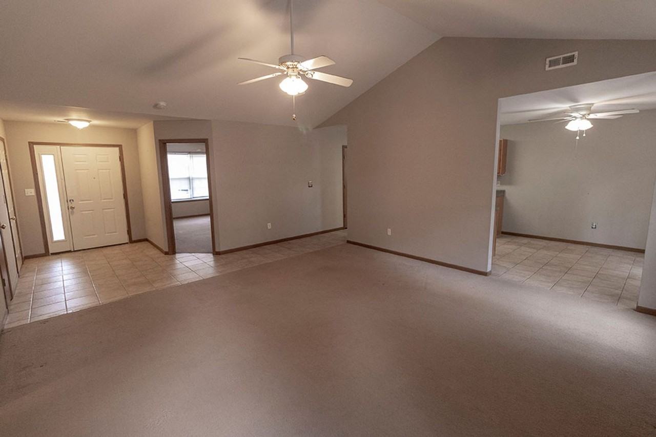 1606 Typhoon Dr - Photo 5 of 32