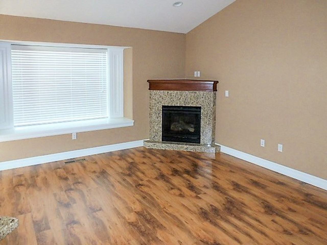 2507 Locksley Ave Se - Photo 4 of 14