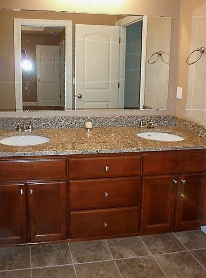 2507 Locksley Ave Se - Photo 6 of 14