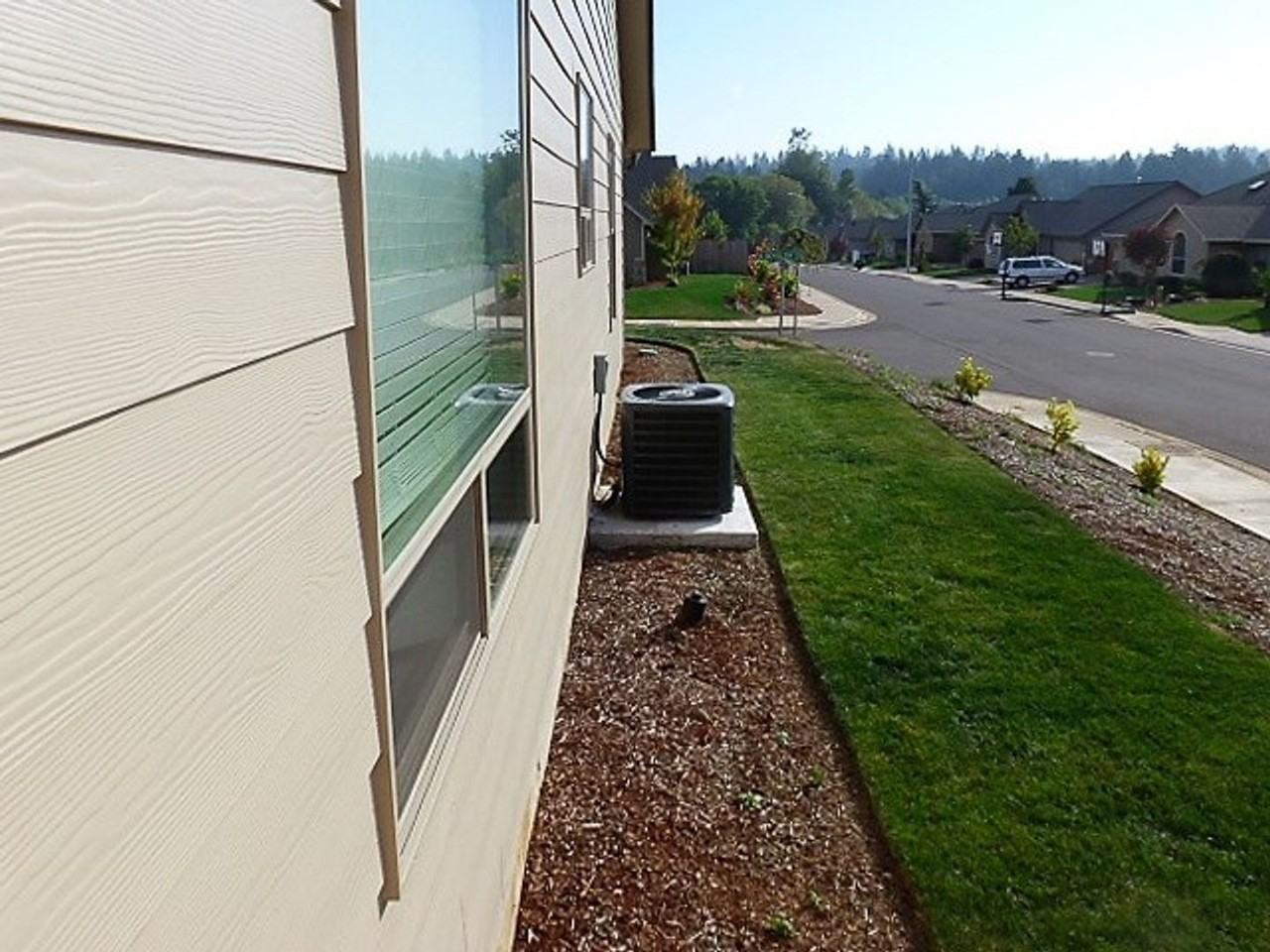 2507 Locksley Ave Se - Photo 4 of 14